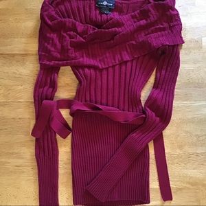 It’s our time small dark red sweater with belt